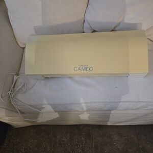 Silhouette Cameo 3 Electronic Cutter Die Cutting Machine Bluetooth W/ Cover